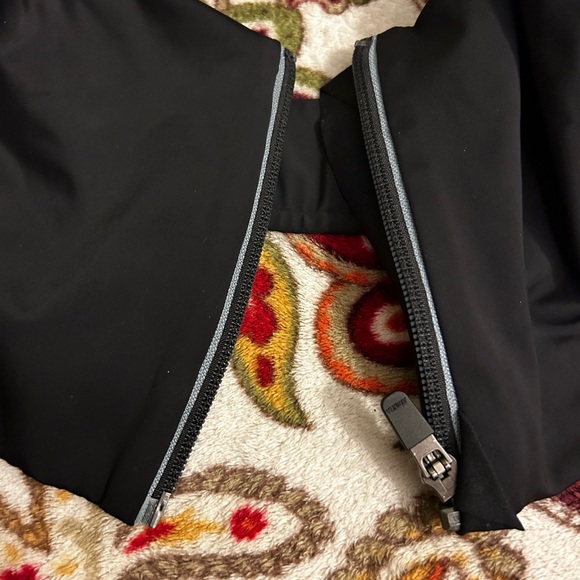 Front Zip Athleta Sports Bra Black - Picture 4 of 4